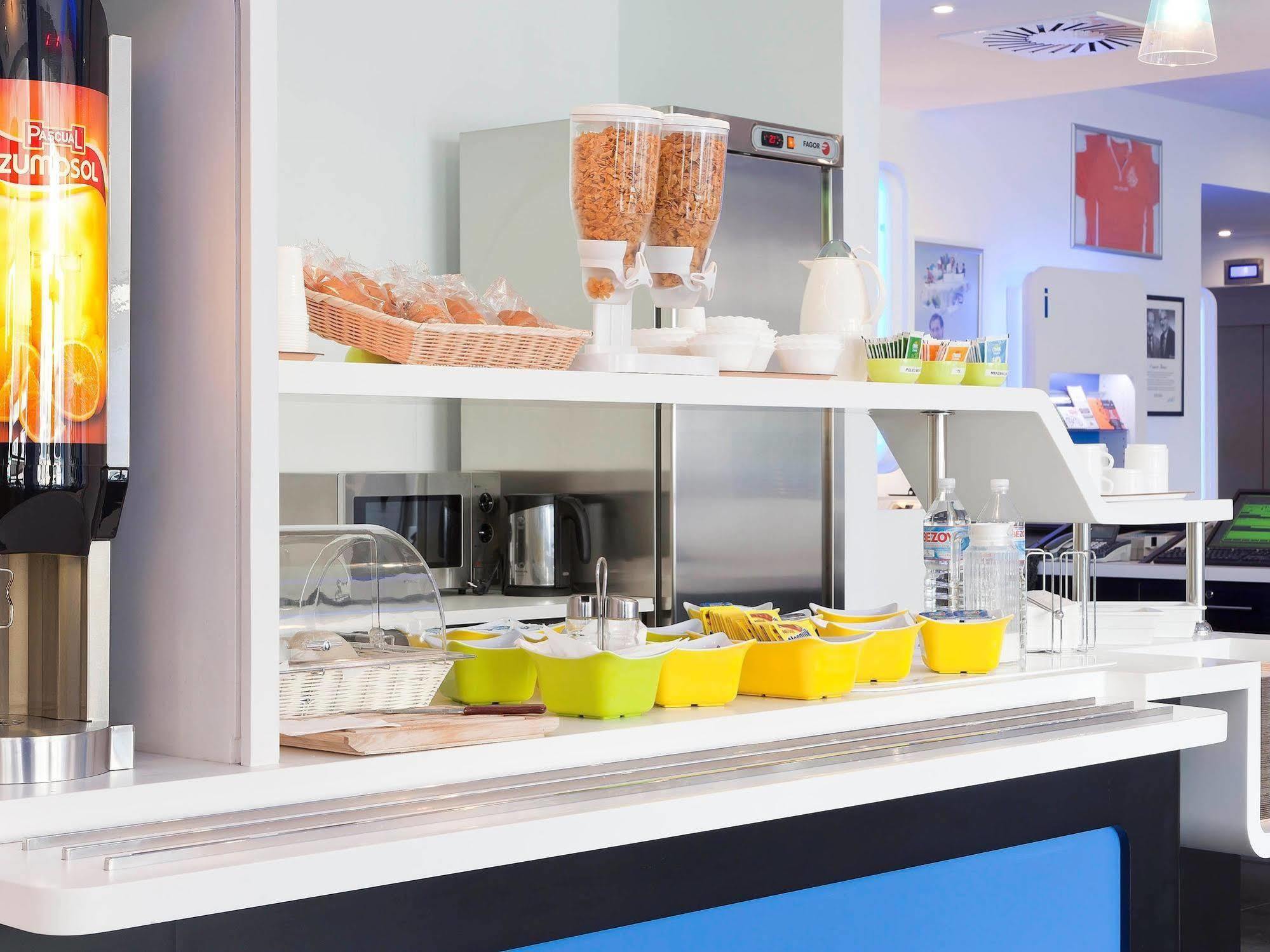 Ibis Budget Montauban Les Chaumes Экстерьер фото